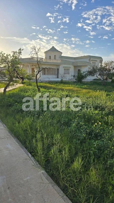 A sfax Gremda km 6 2200 m² terrain 520 m² bâti Avec 2 accès