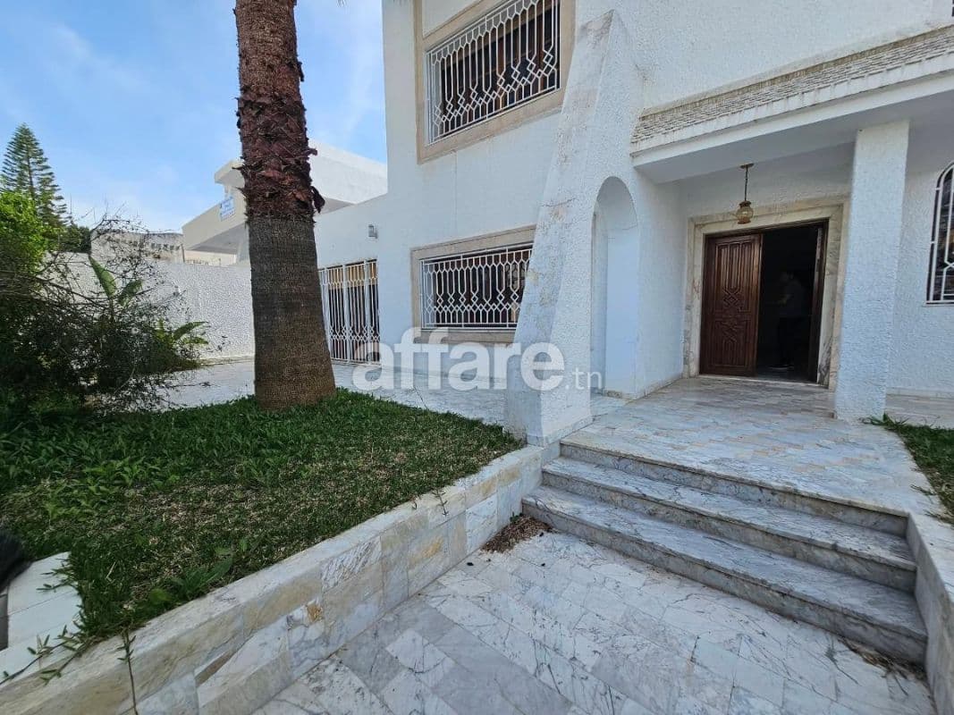 MENZAH 9A À VENDRE VILLA DE PRESTIGE