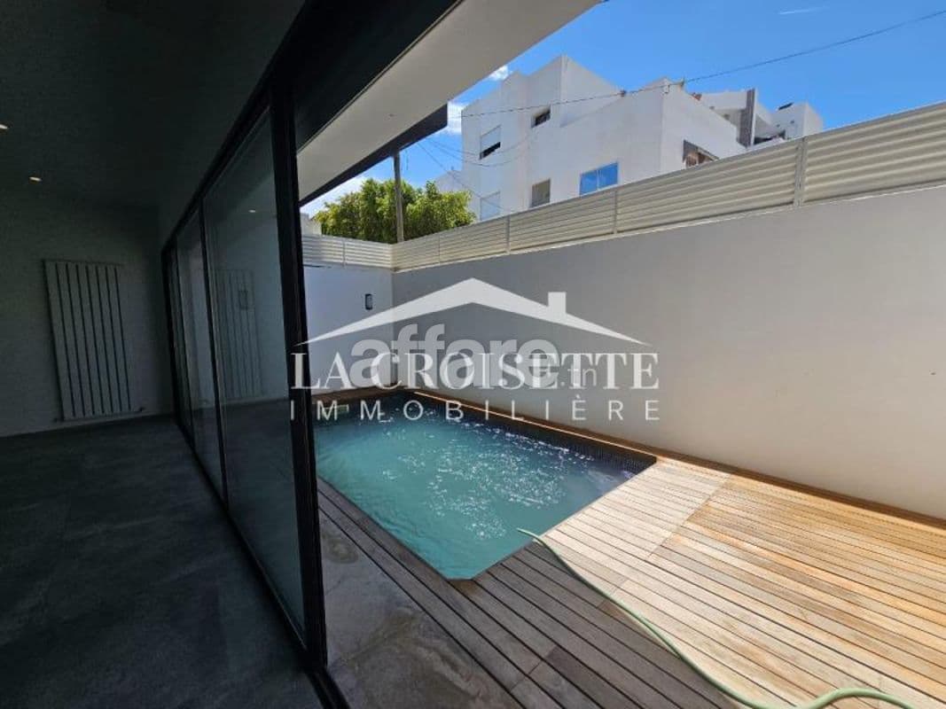 Triplex s5 avec piscine à Gammarth MDL0570