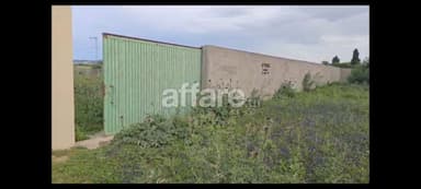 Un terrain de1000 m2 sur la route principale