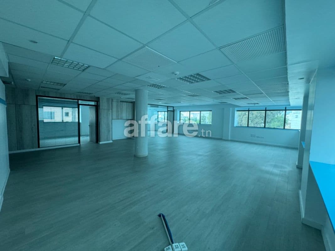 Super bureau Hall plus 5 au lac 3 kram