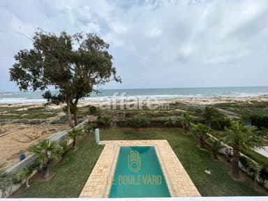 A Louer Villa S+4 Pied Dans L eau à Jinene Benikhiar Nabeul