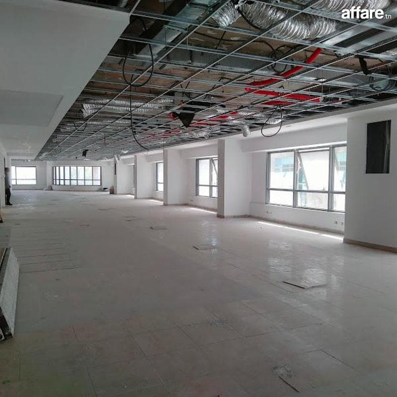 Immeuble neuf 2400 m² au lac 1