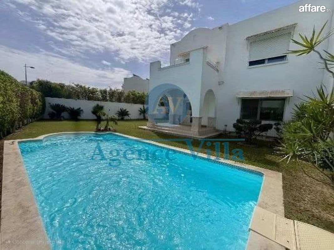  une villa avec piscine et jardin à Gammarth