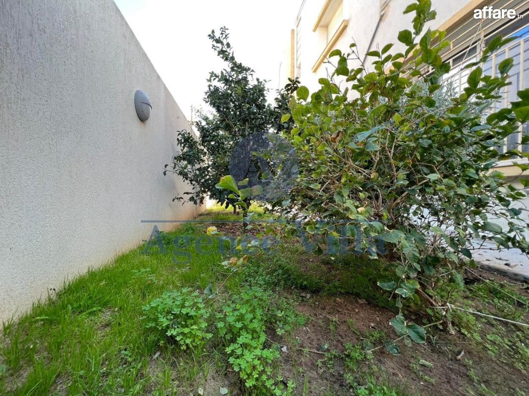 un réez de chaussée s4 à jardin de Carthage  