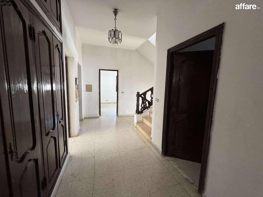 📍 ENNASR 1 : UNE VILLA  A VENDRE 