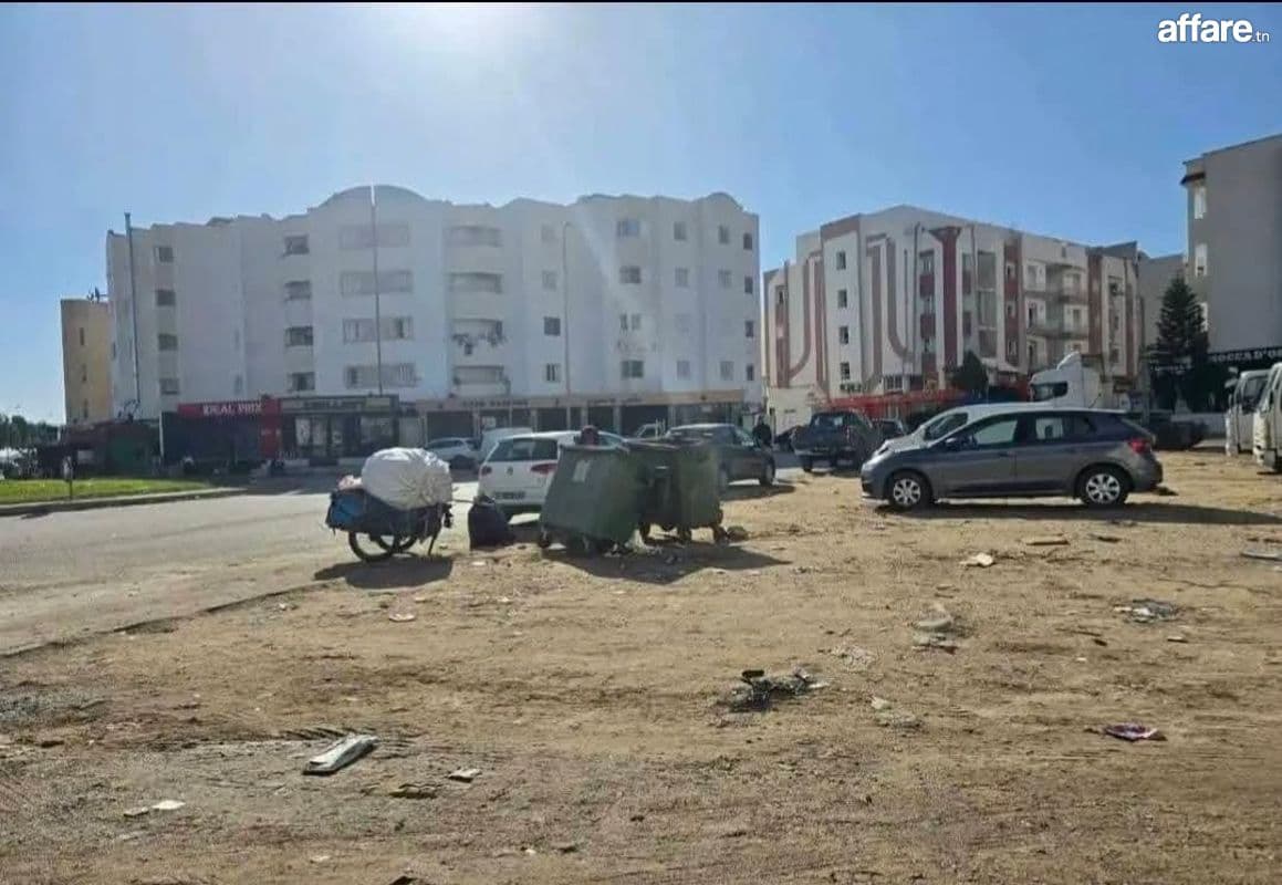 Urgent forssa lot terrain R4 1200 M2  , 3façades  cité riad