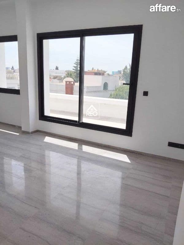À LOUER : Un Bureau ( H+2 ) situé à La Soukra