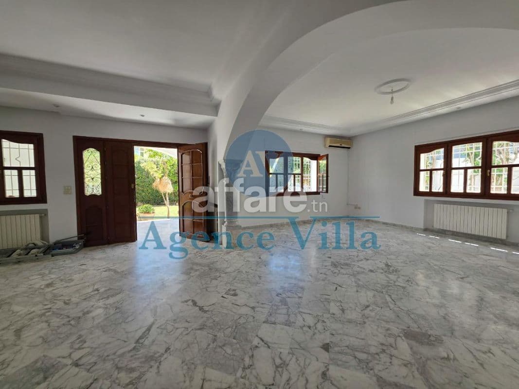 Villa plain-pied S+4 à La Marsa