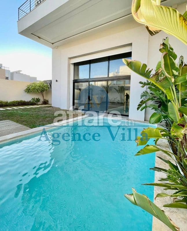 Superbe villa S+5 avec piscine à Gammarth