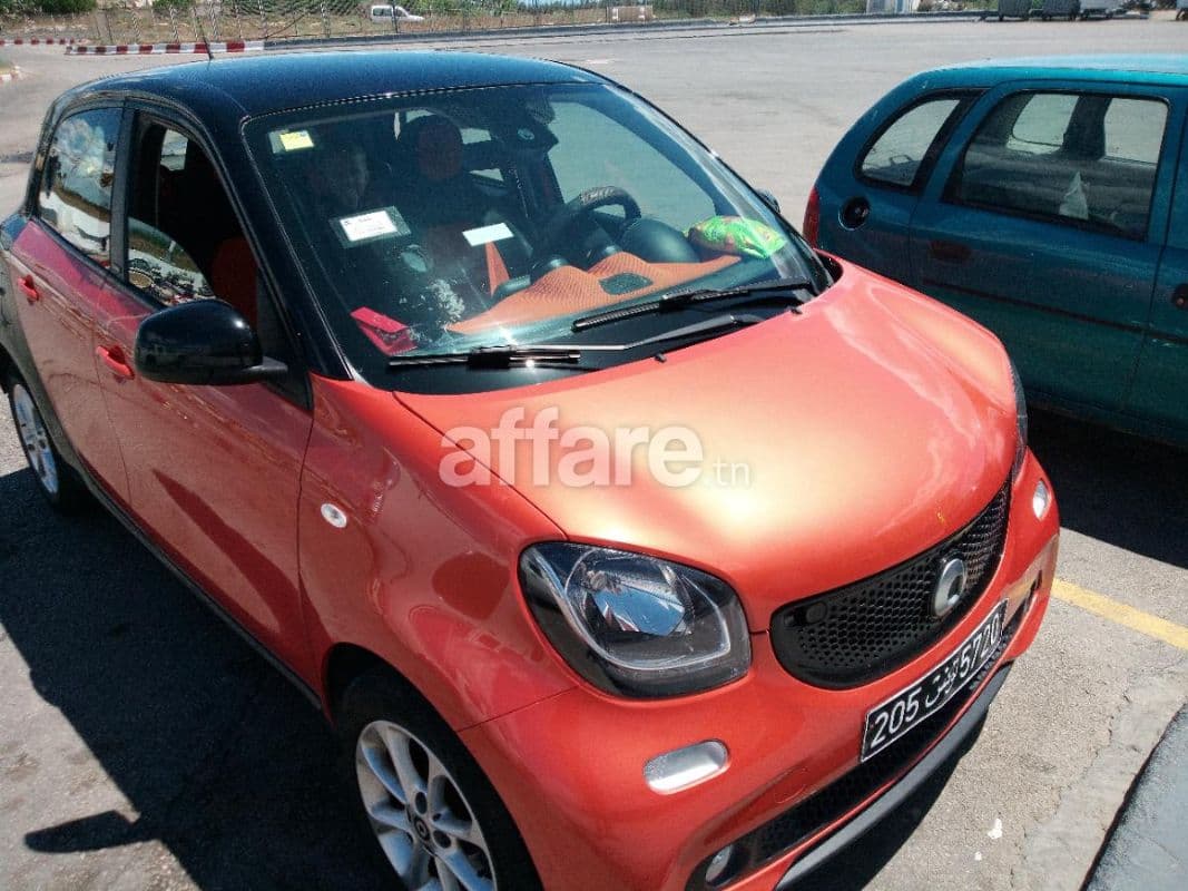Mise en vente voiture citadine smart Forfour mercedes benz