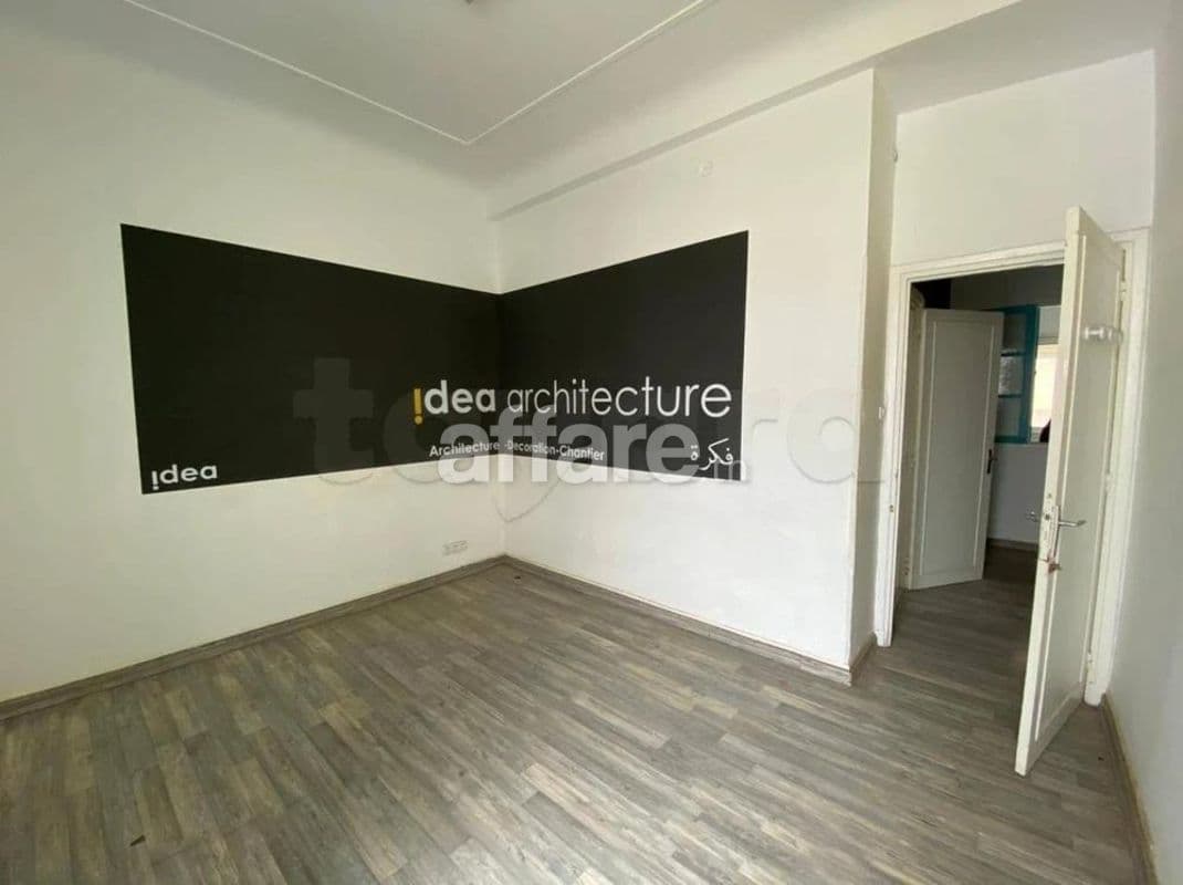 Un bureau S+3 à usage bureautique ou administratif