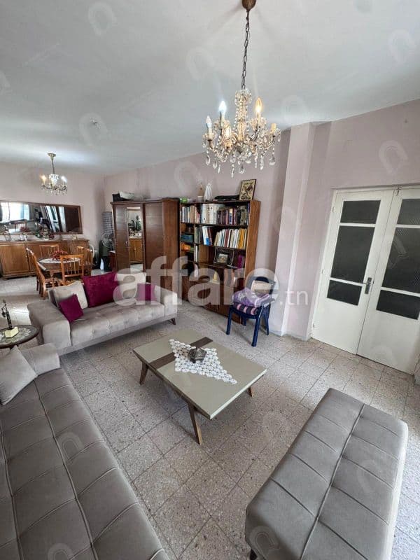 A vendre une villa 2S+6 à cité Ettahrir