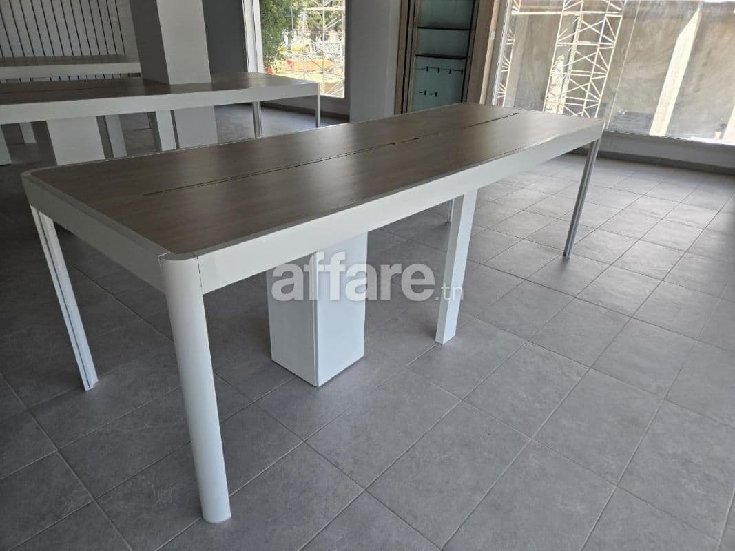 3 Tables d exposition MDF Neuves