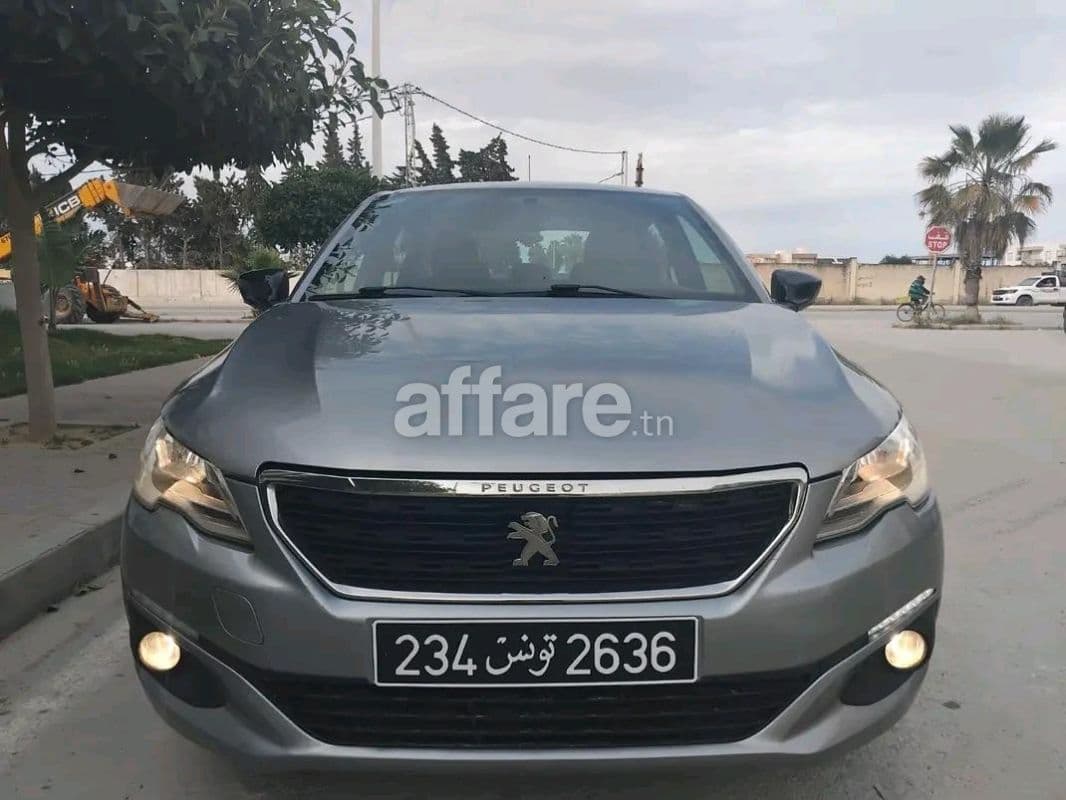 PEUGEOT 301 ACTIVE PREMIÈRE MAIN