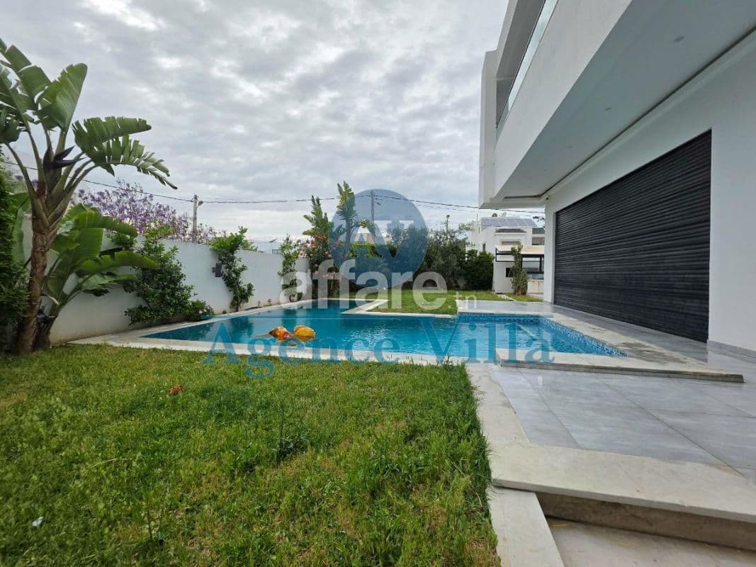 Villa S+5 avec piscine à Gammarth