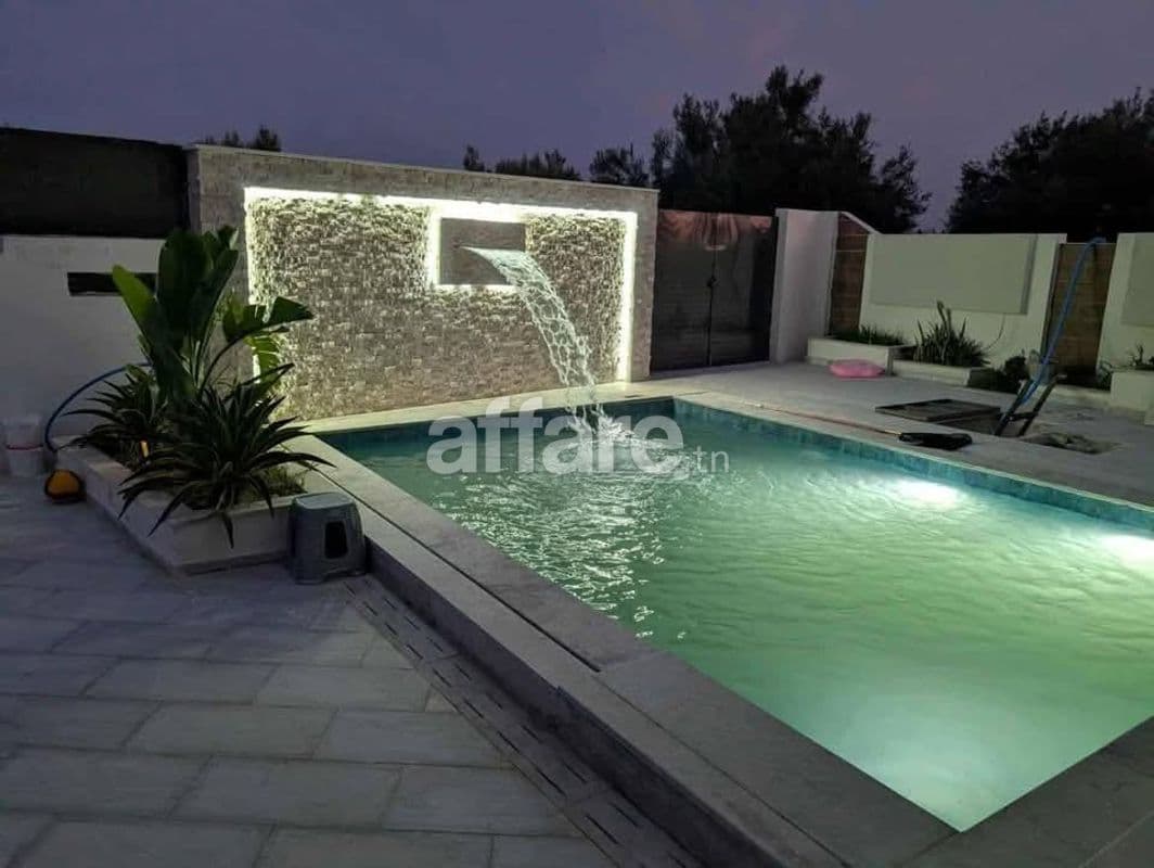 Villa Style USA avec Piscine En Vente à Chott Mariem
