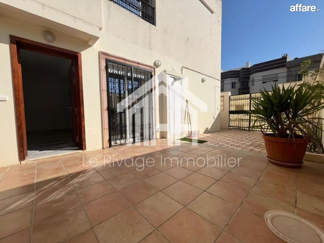  un appartement S1 en rez-de-chaussée avec terrasse