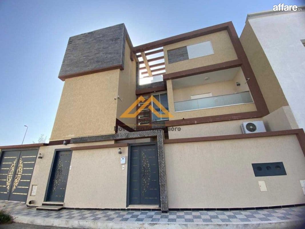Grande Villa à Vendre à Hergla 