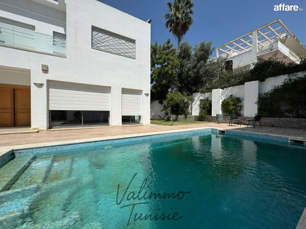 A Louer Une Villa S+5 avec piscine à Menzah 1