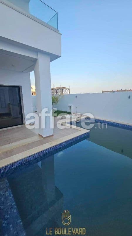 Villa Triplex S+4 Jamais Habité Avec Piscine à Hammamet Nord