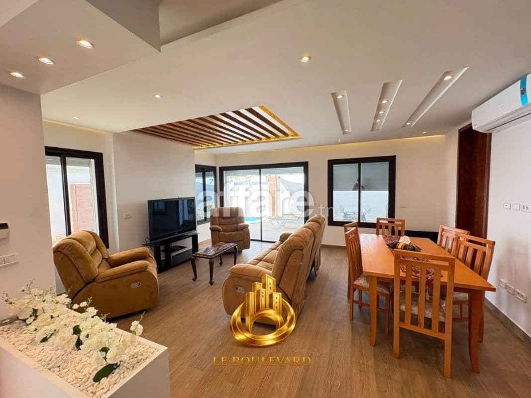 Villa S+3 Haut Standing Avec Piscine à Jinene Benikhiar