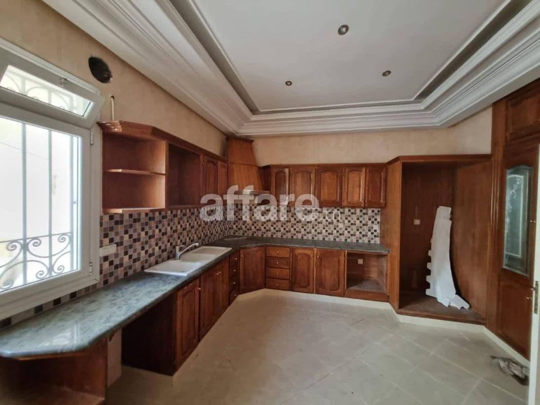 A Vendre un Villa S+6 à El Menzah 7