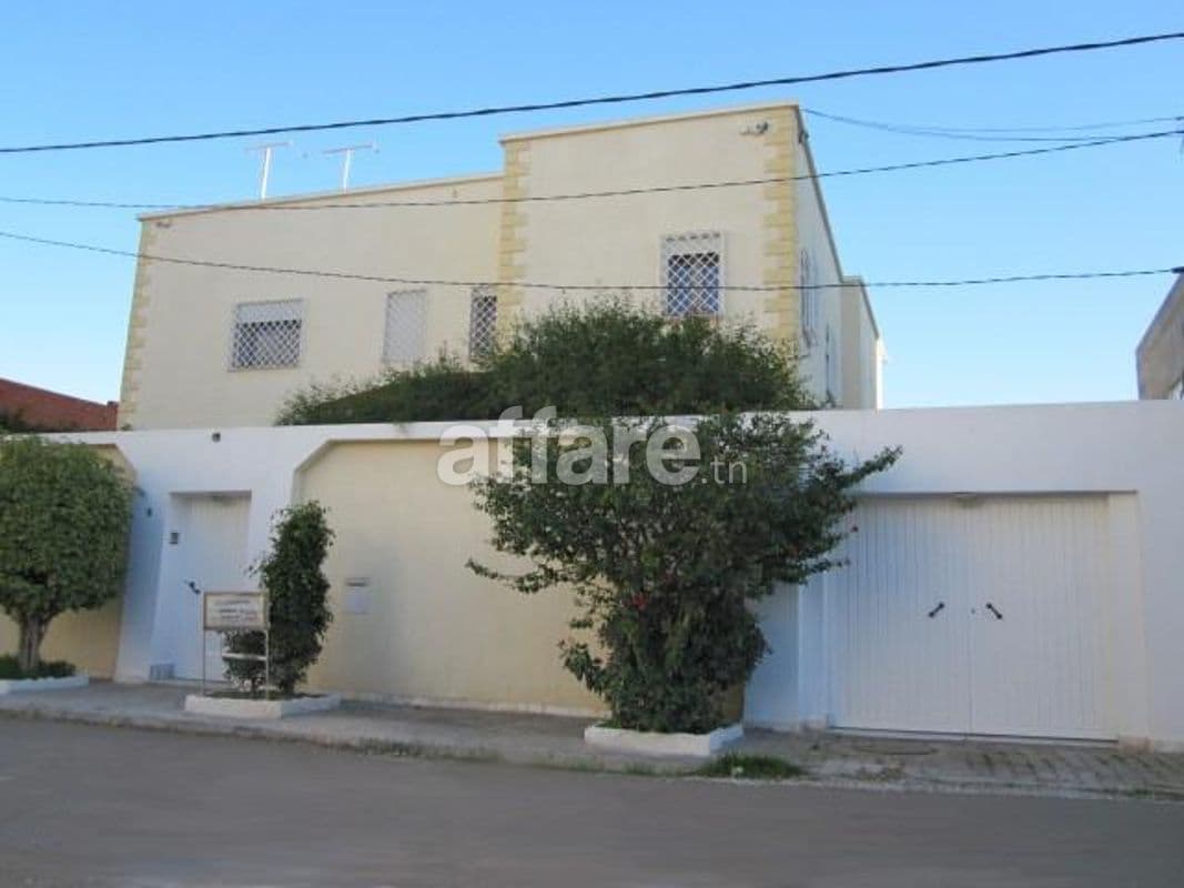 Villa Moderne de Style Americain