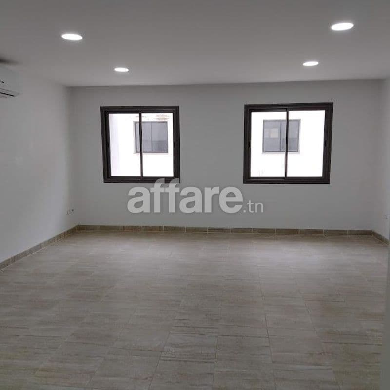 Joli bureau S1 au lac 3 kram