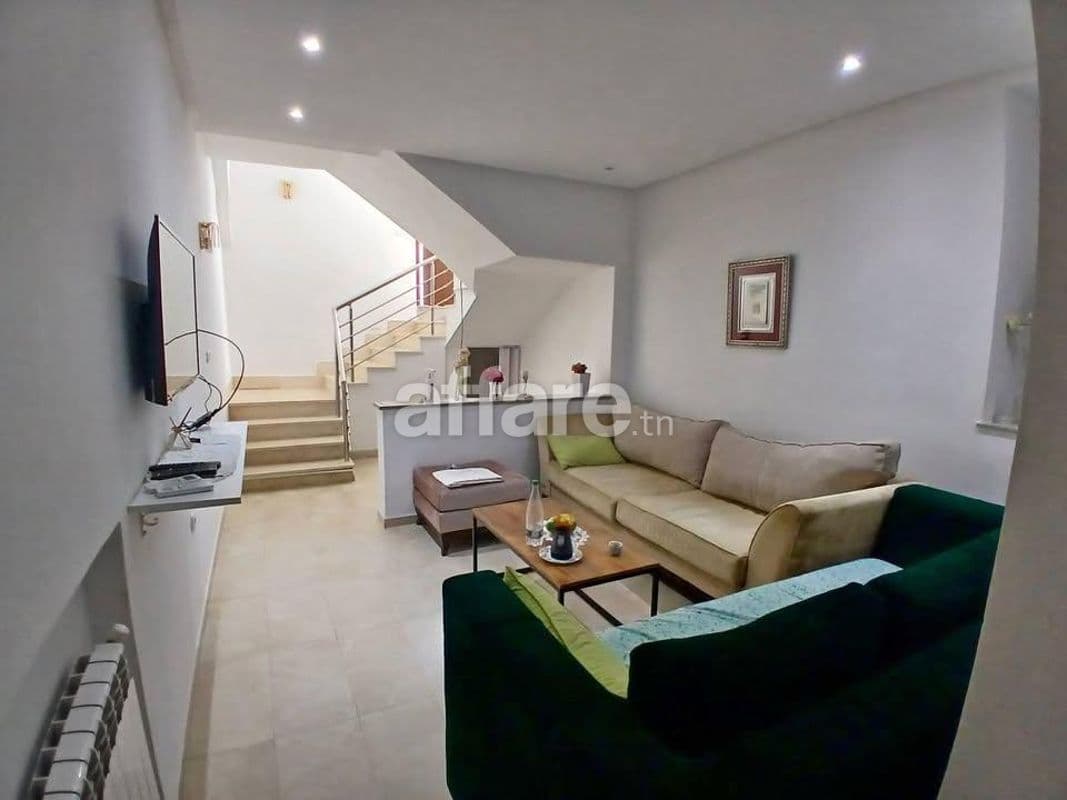 JOLI RDC de villa meublé