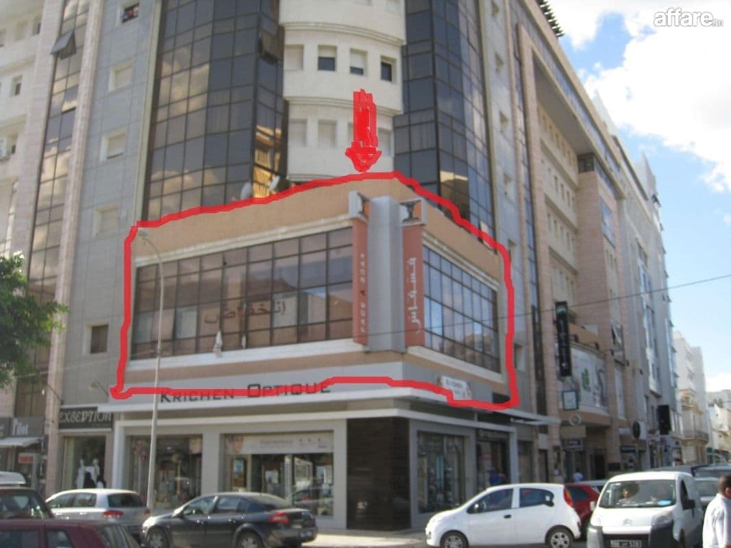 Magasin à vendre (avec parking ss / sans fonds de commerce) 