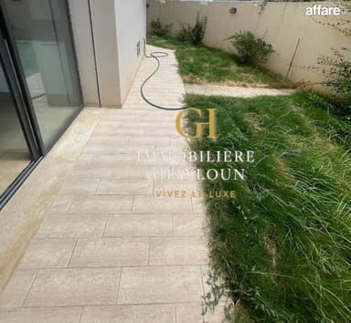 A louer appartement avec jardin à Ennaser 