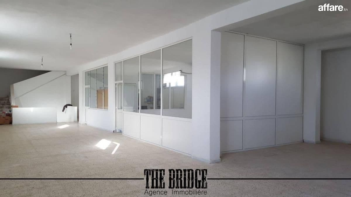 Immeuble de 582 m² à usage commercial et industrielle