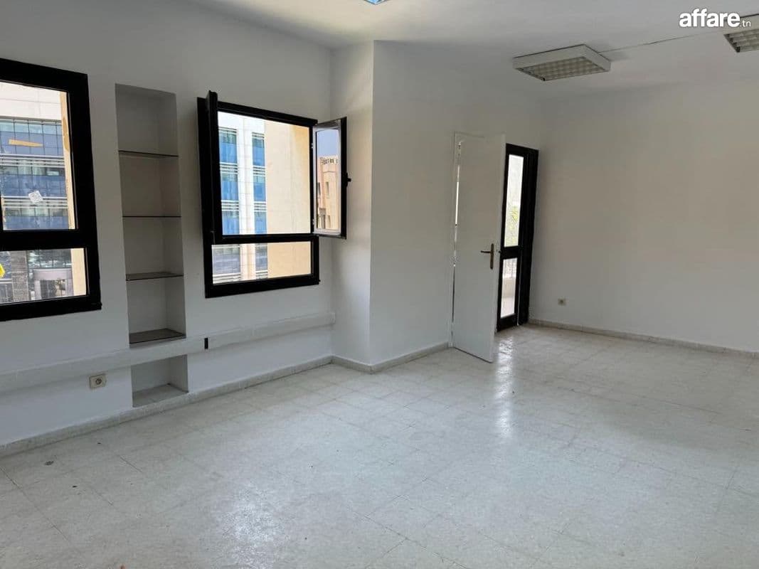 Immeuble bureautique 2900 m² à Montpaisir