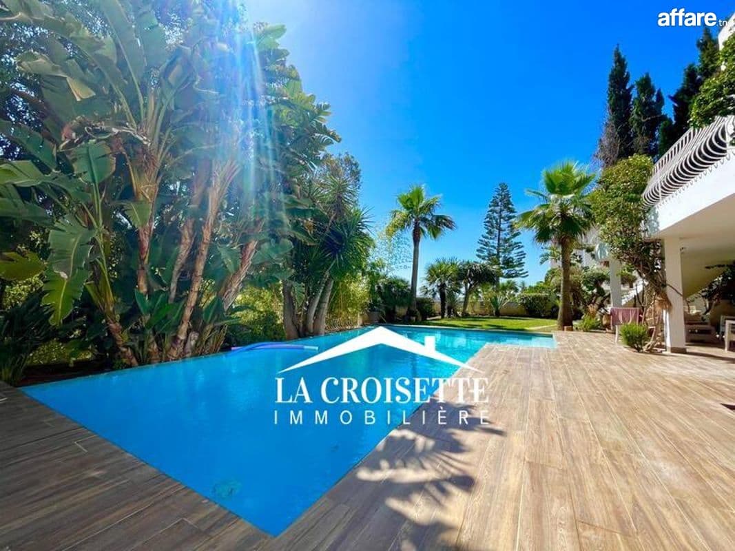 Rez de chaussée s3 avec jardin et piscine meublé MRCL0291