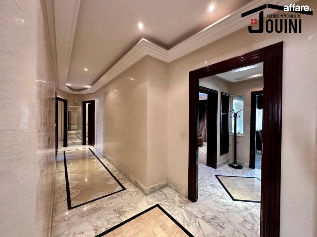 Villa De Prestige 550 M² Au Bardo
