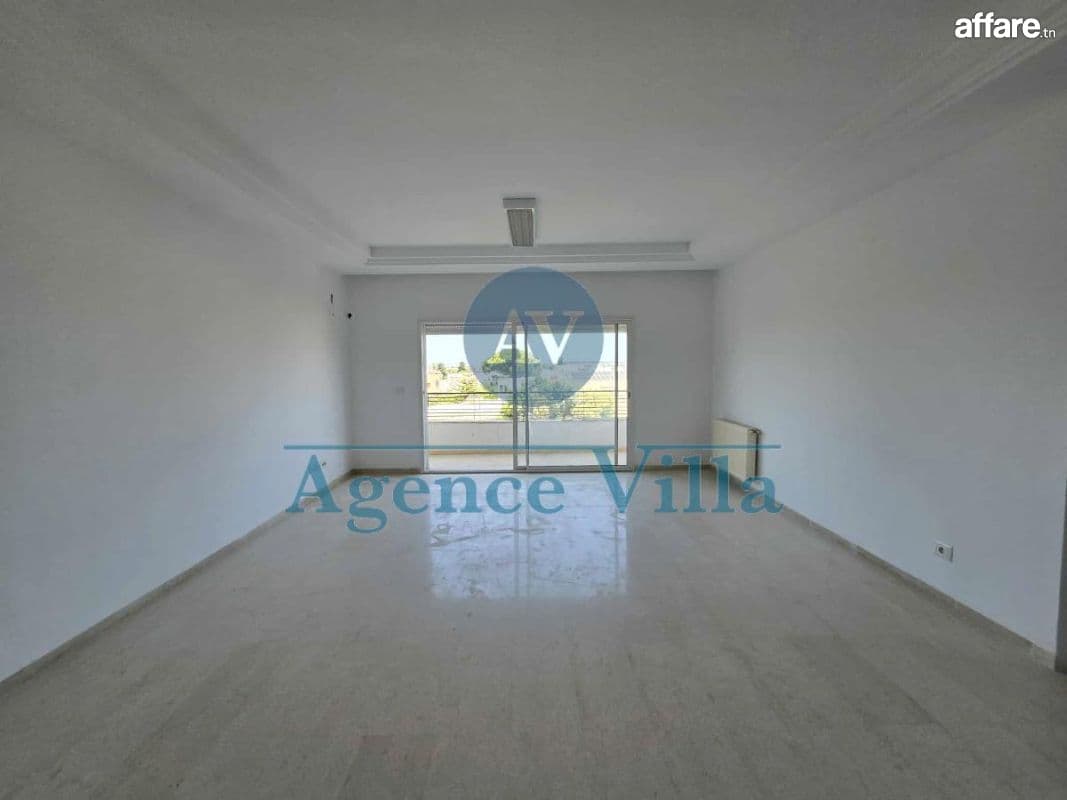 un bureau à la soukra 