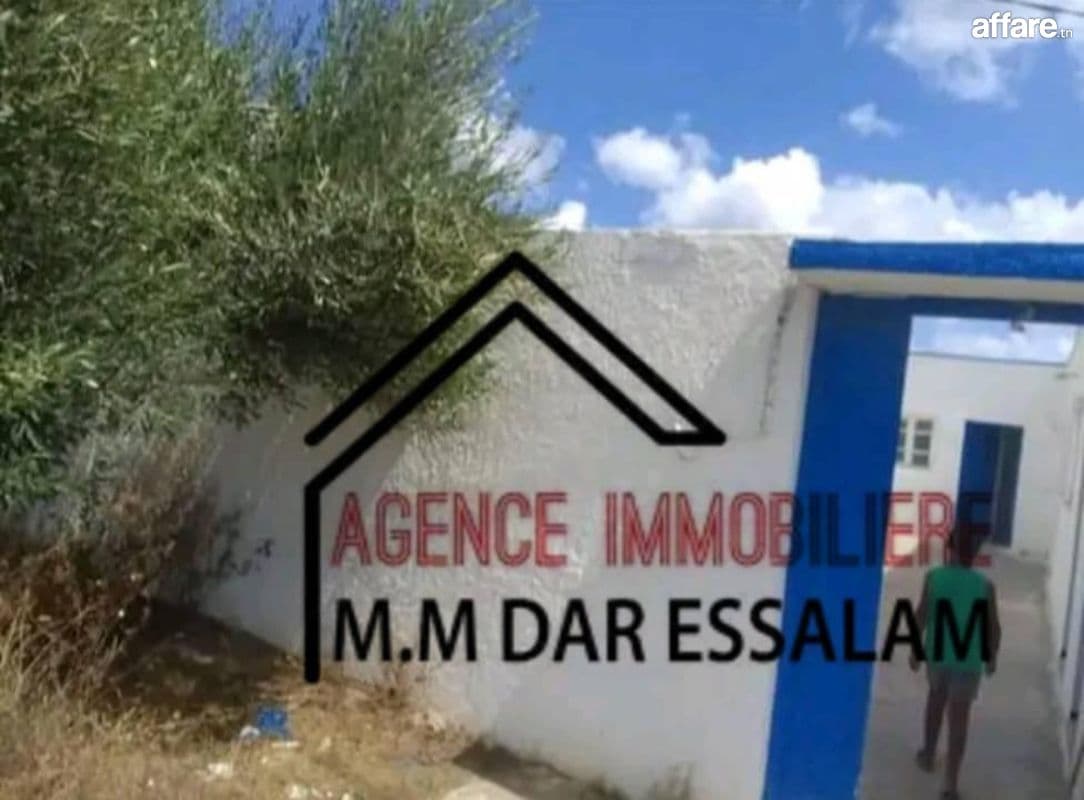 maison sur la route principal