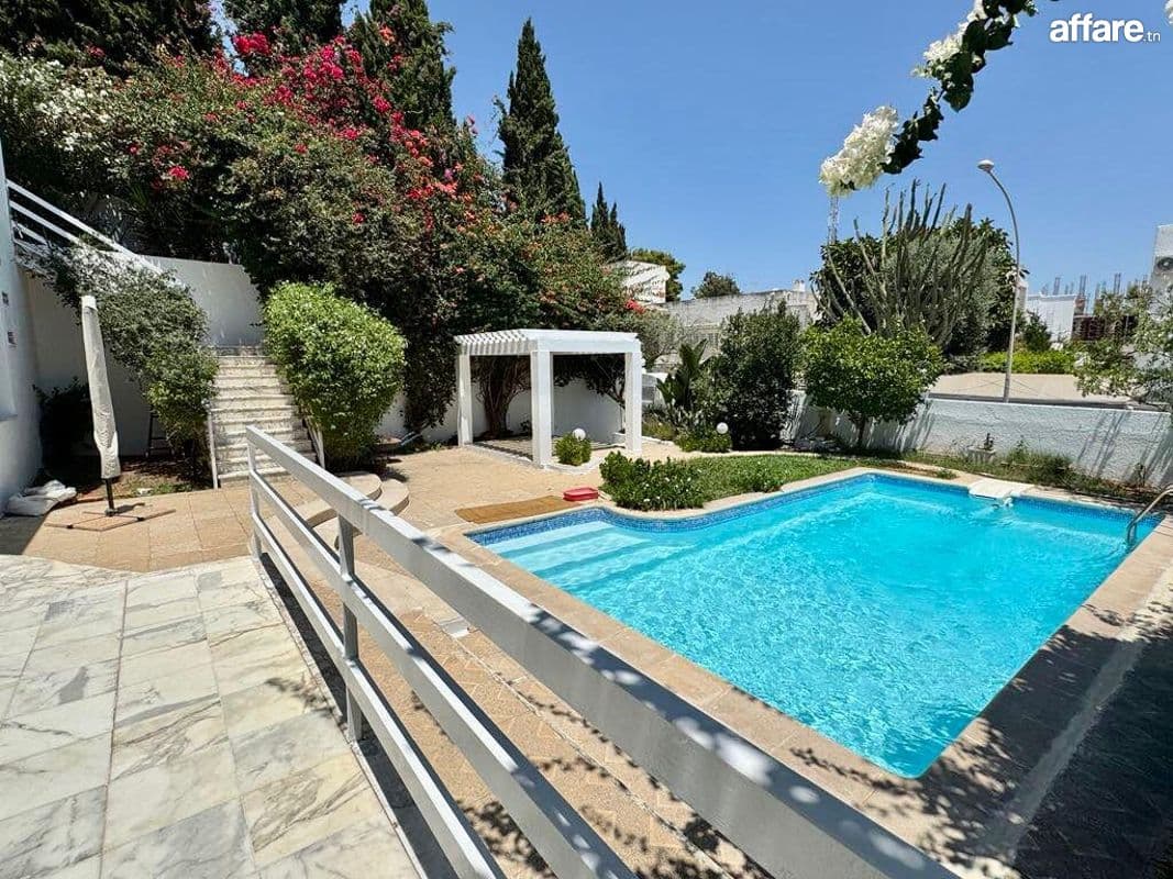 A Vendre Une Villa S+4 avec piscine à El Manar 