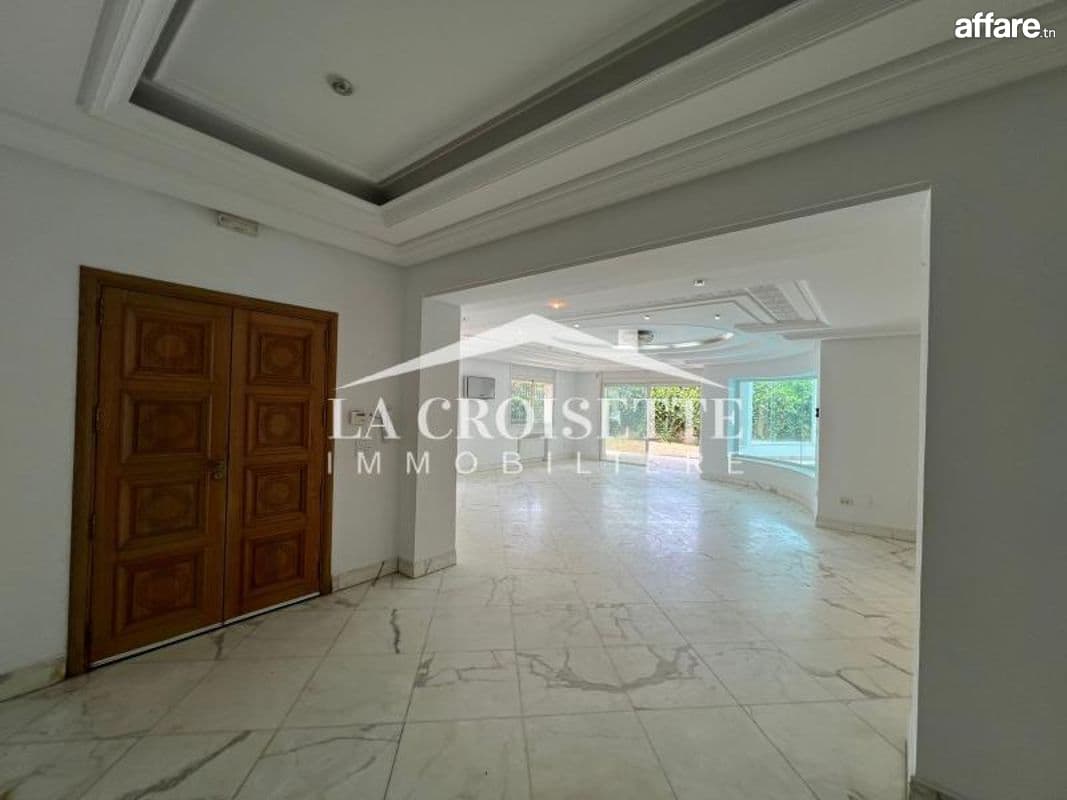 Villa s+6 avec piscine couverte à L'aouina ZVL1704