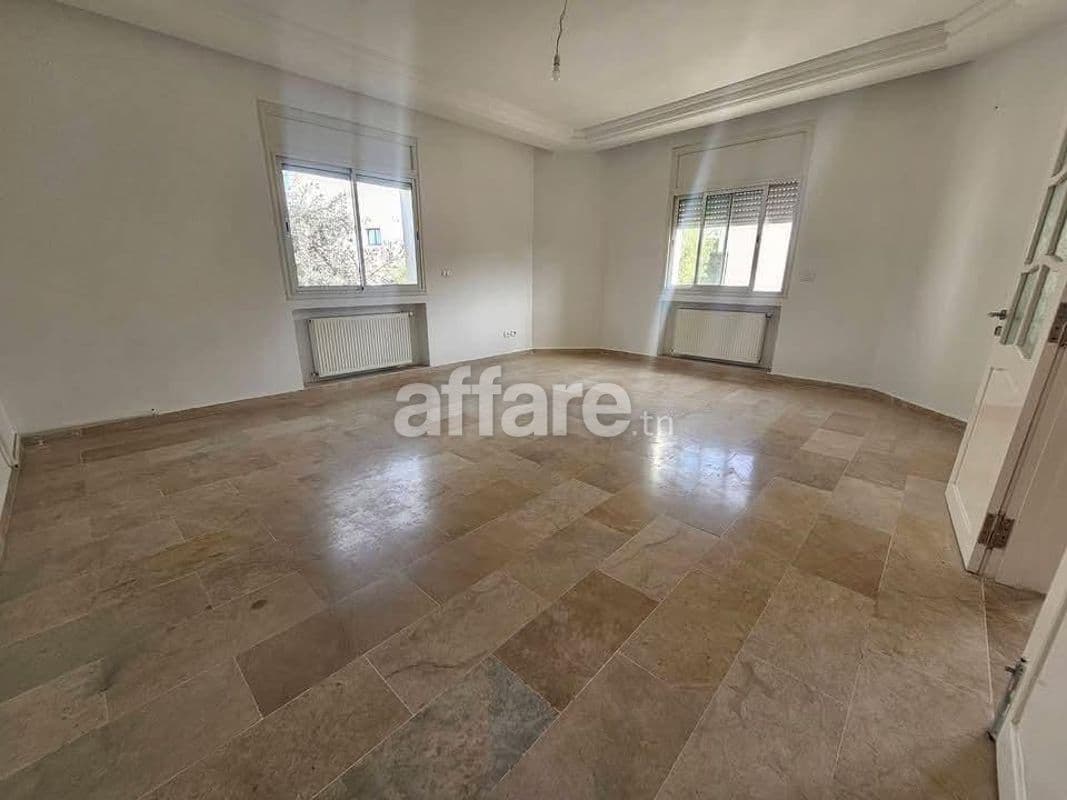 JARDINS D EL MENZAH 2 ETAGE DE VILLA S+4 A LOUER