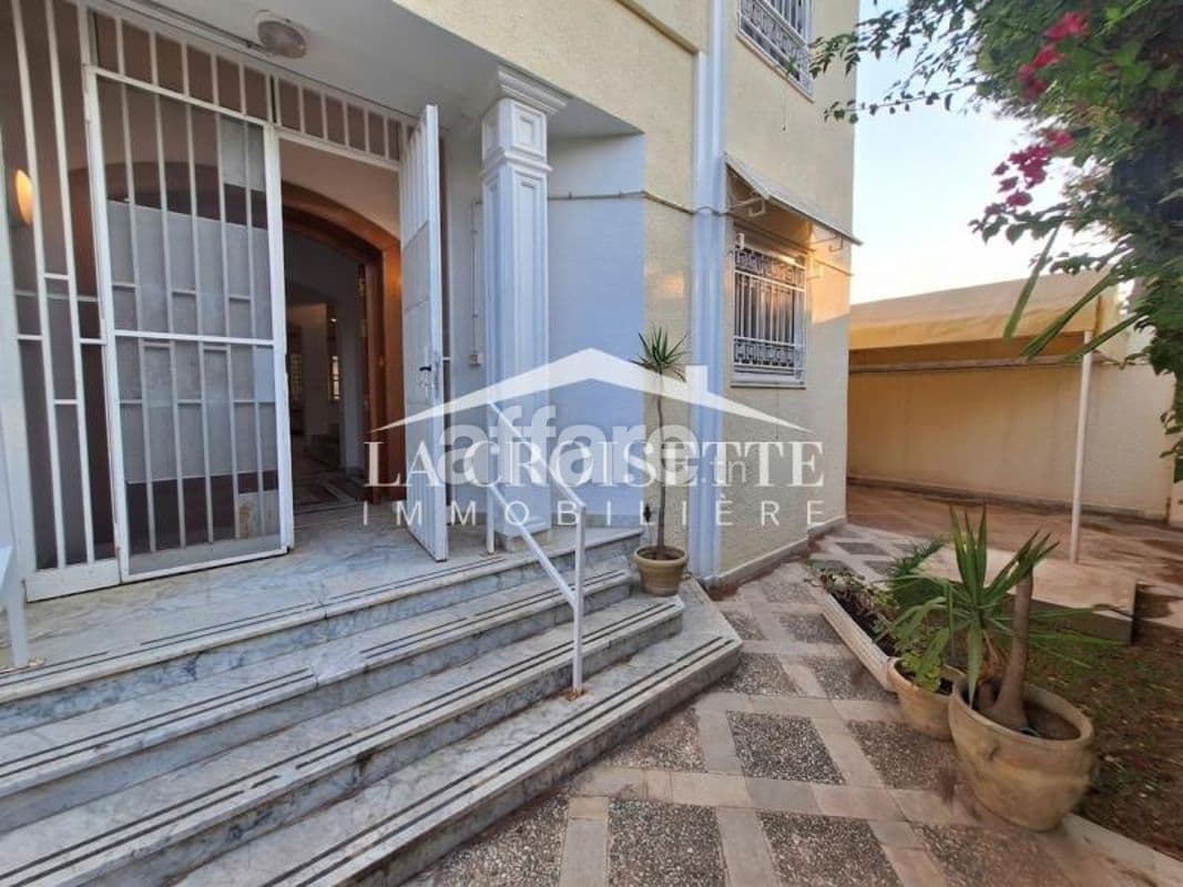 Villa S+6 à La Marsa MVL0131