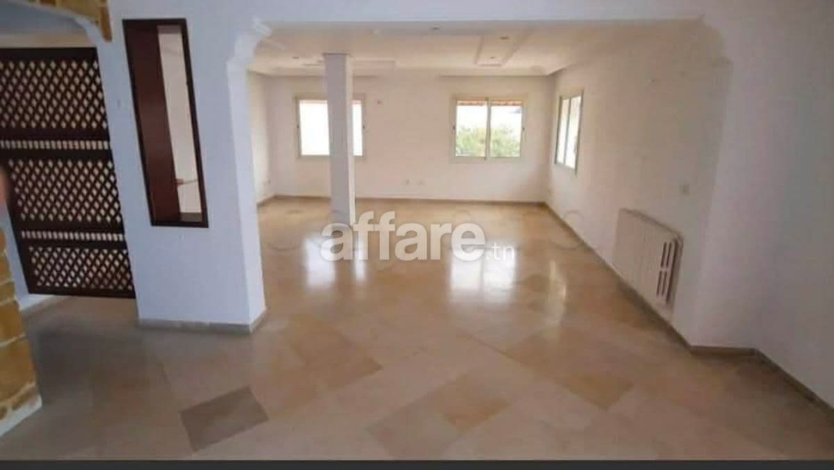 ENNASR 2 ÉTAGE DE VILLA DE HAUT STANDING À LOUER