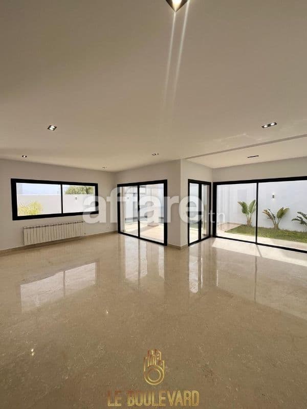 Villa Triplex S+4 Jamais Habité Avec Piscine à Hammamet Nord