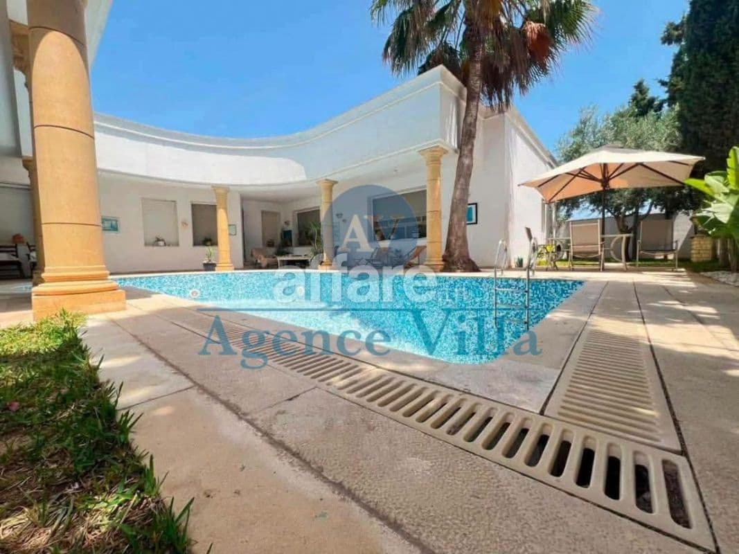Une Villa s+5 avec piscine à la Soukra Chotrana 2