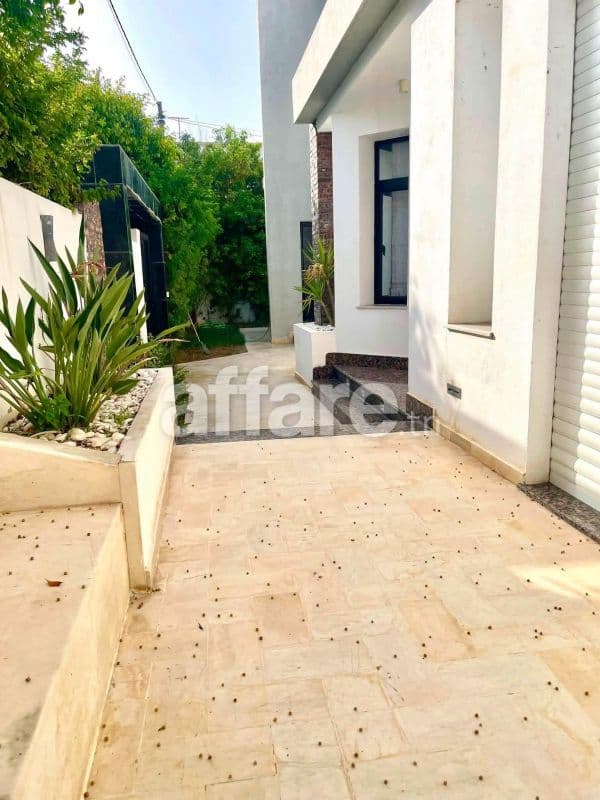 A vendre Villa S+5 megrine Riadh