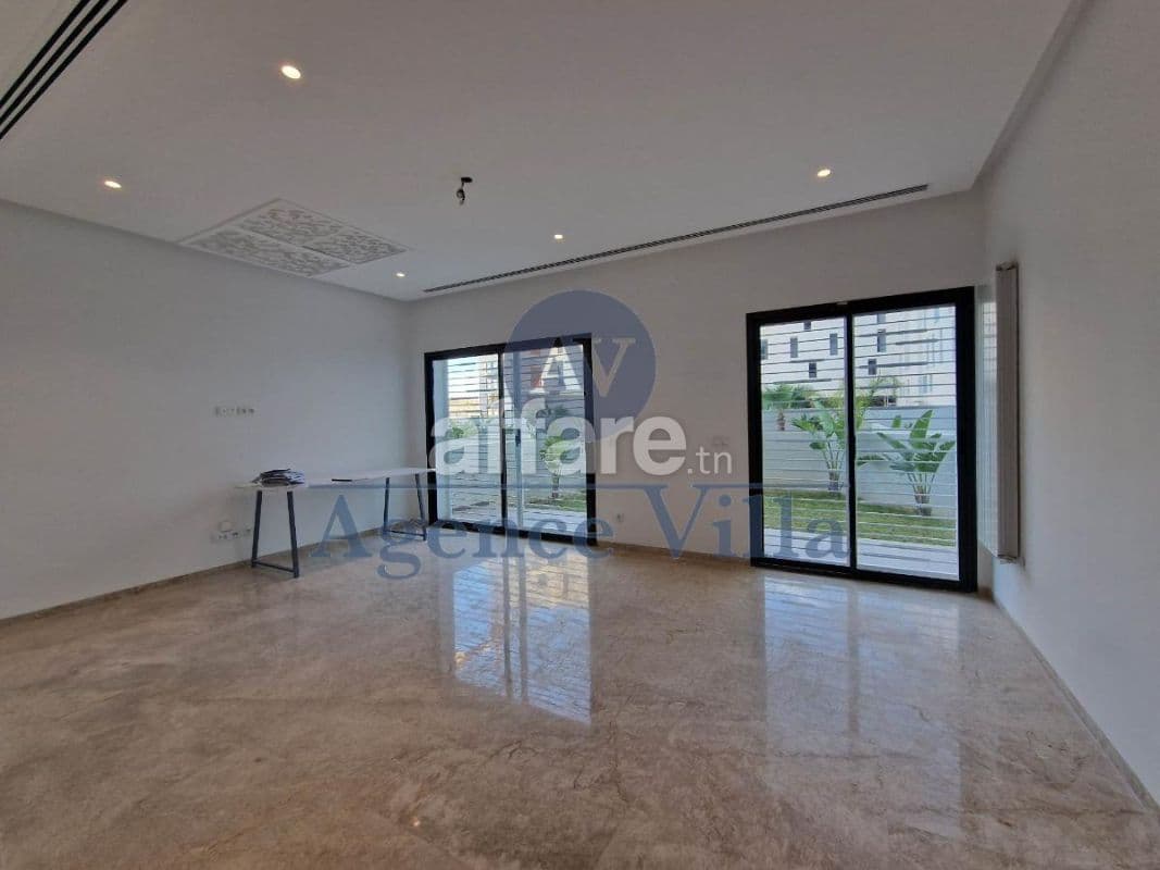 A louer un duplex avec jardin aux jardins de Carthage