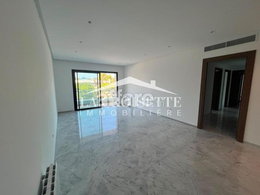 Appartement s+3 à La Marsa MAL2323