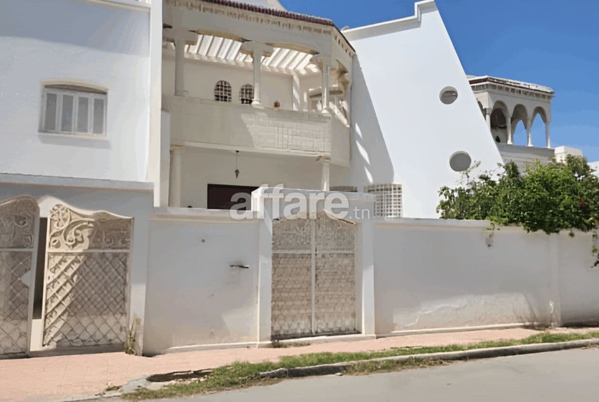 À VENDRE SUPERBE VILLA DE 760 m² À KHZEMA OUEST