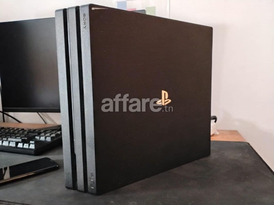 Ps4 pro avec 1 Manette original